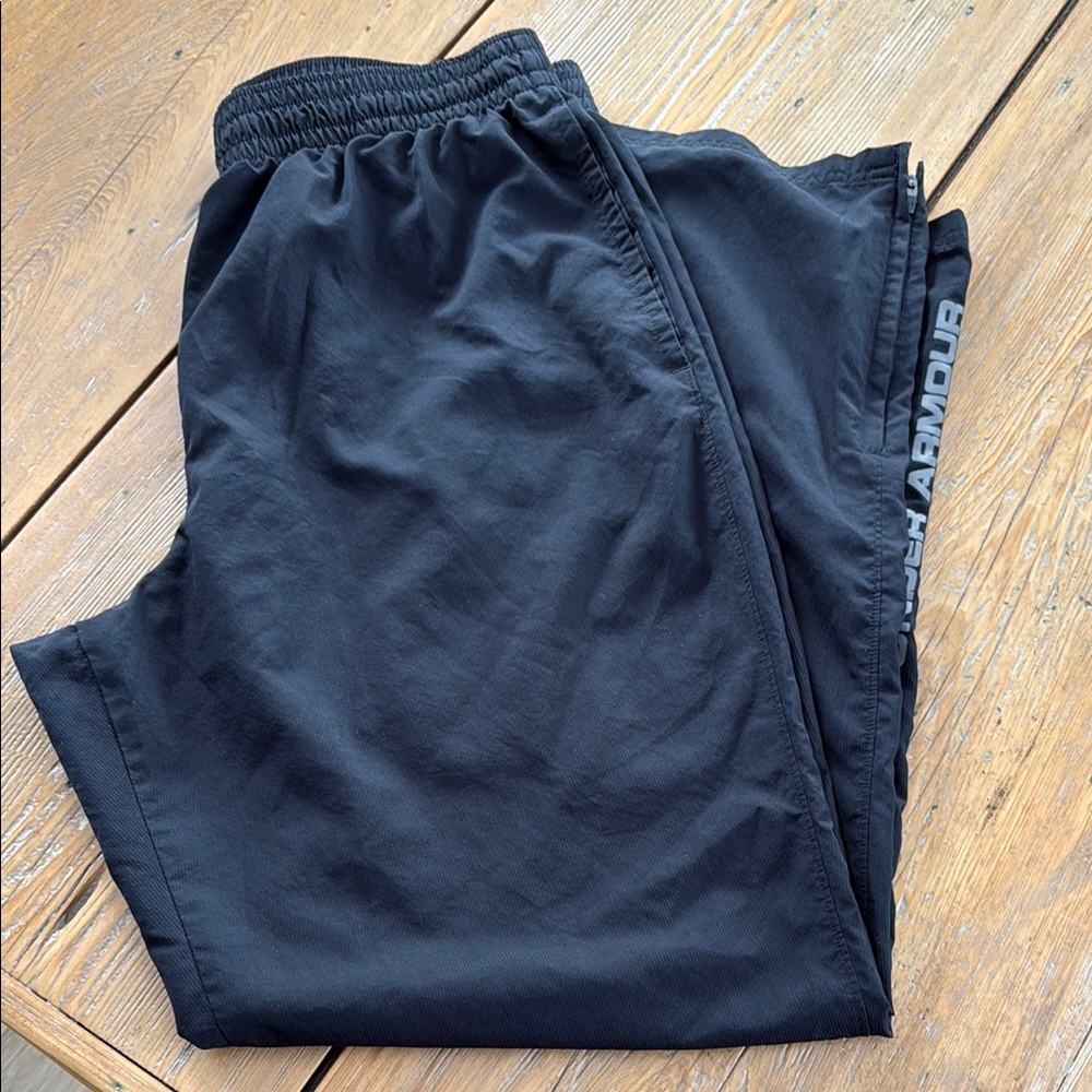 Under Armour Black Sweatpants with Elastic Waistband and Drawstring